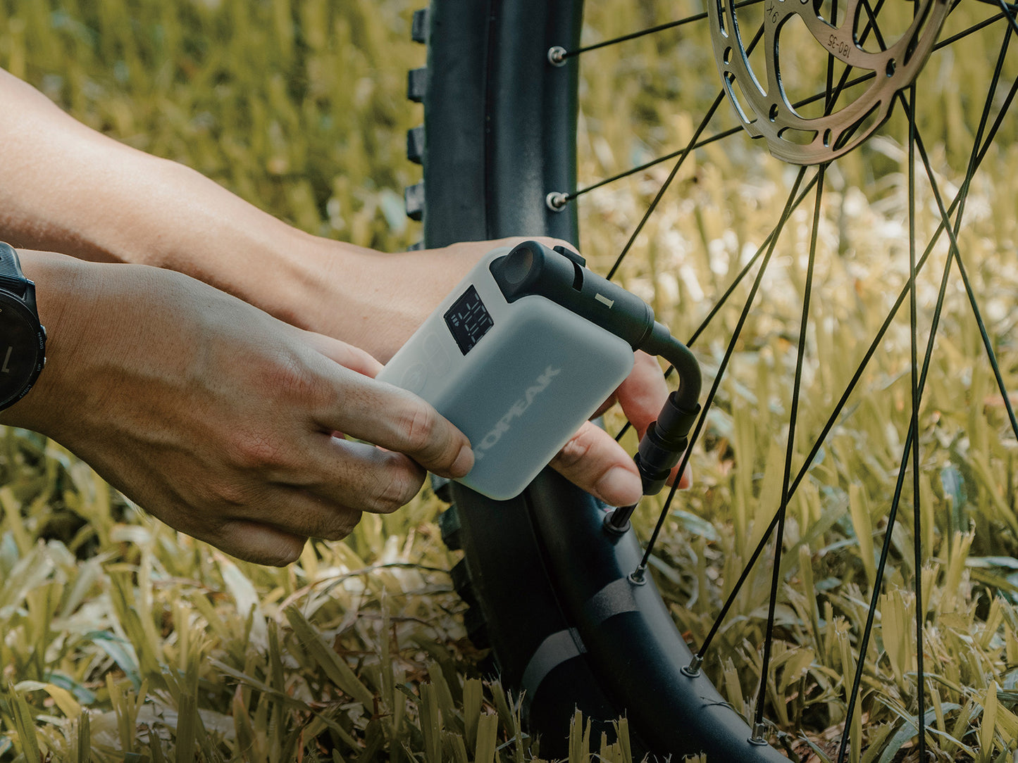 Pompe Numérique Électrique E-BOOSTER - Topeak
